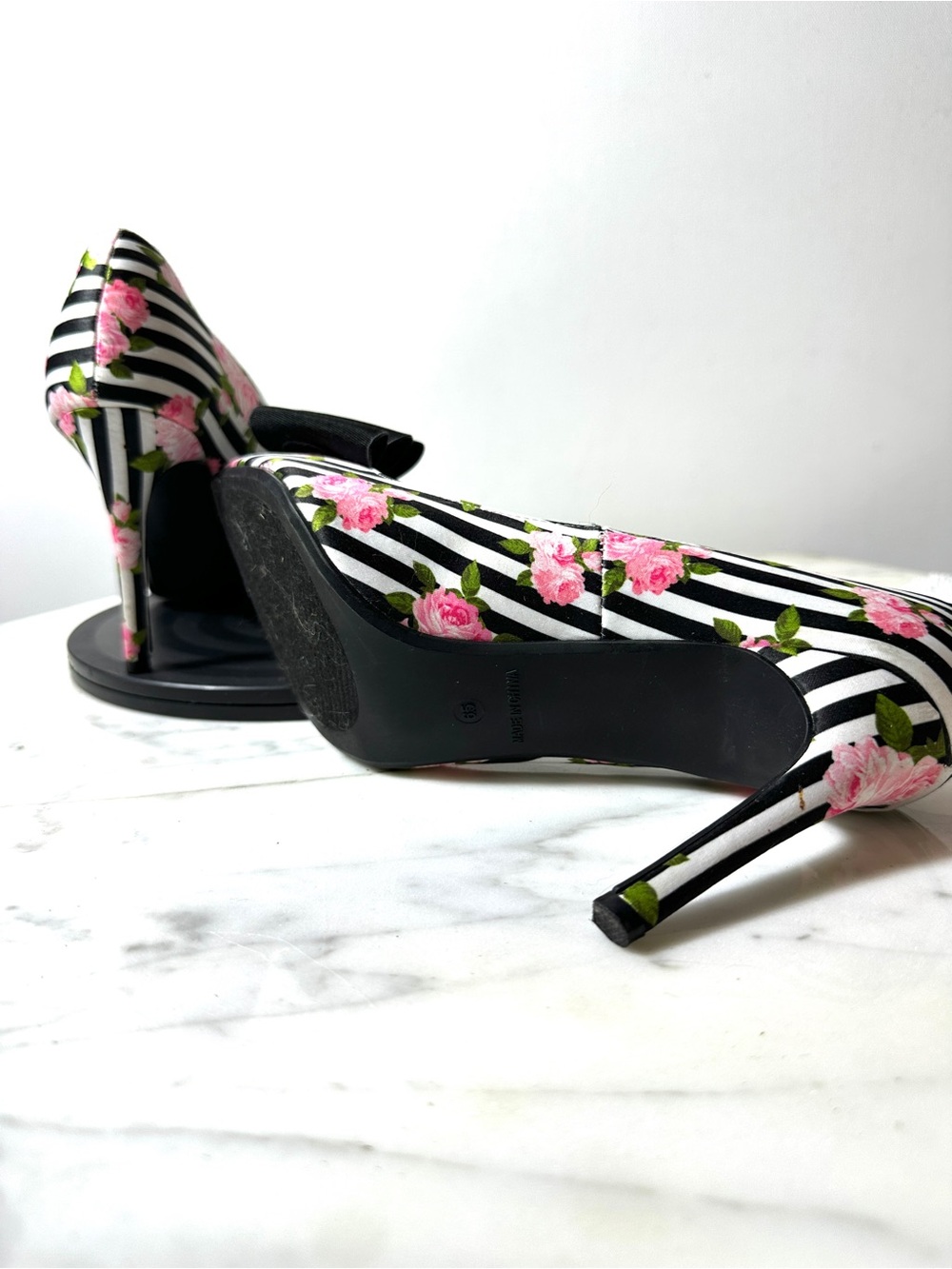 Betsey Johnson Black & White Stripe Pumps with Pink Rose Print and Black Bow - Picture 5 of 8